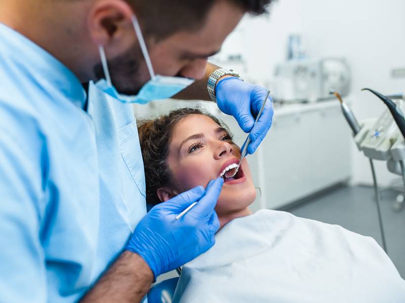 What Are Signs That I Should Visit a Dentist?